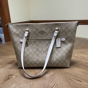 Coach Sig Gallery Tote